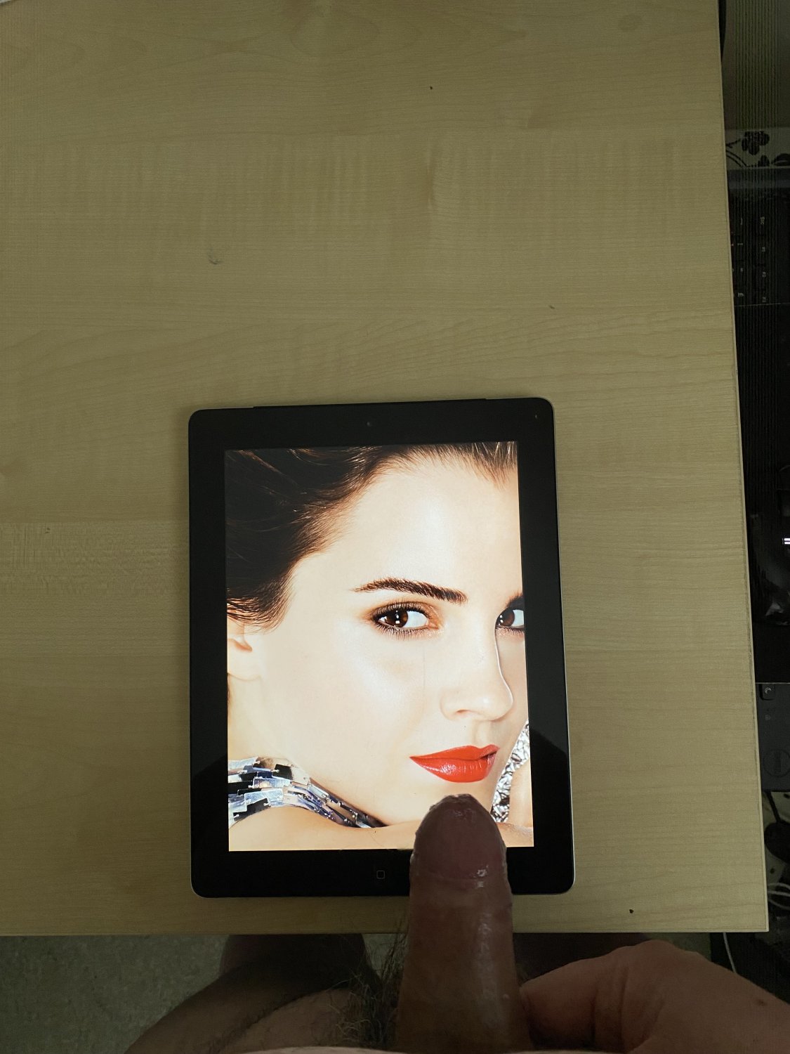 XVco7TO2 Emma Watson Cum & Piss Tribute 04.jpg